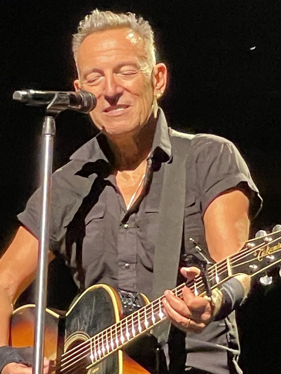 landb93's tweet photo. @BruceTourNews Seeing them walk on stage Opening Night in Tampa after all these years 🥰🎸, my return to MSG to see them (my 1st time seeing them was No Nukes 1979) and next on to opening night in Dublin 🤘🏻 https://t.co/FoB7e1KEwY