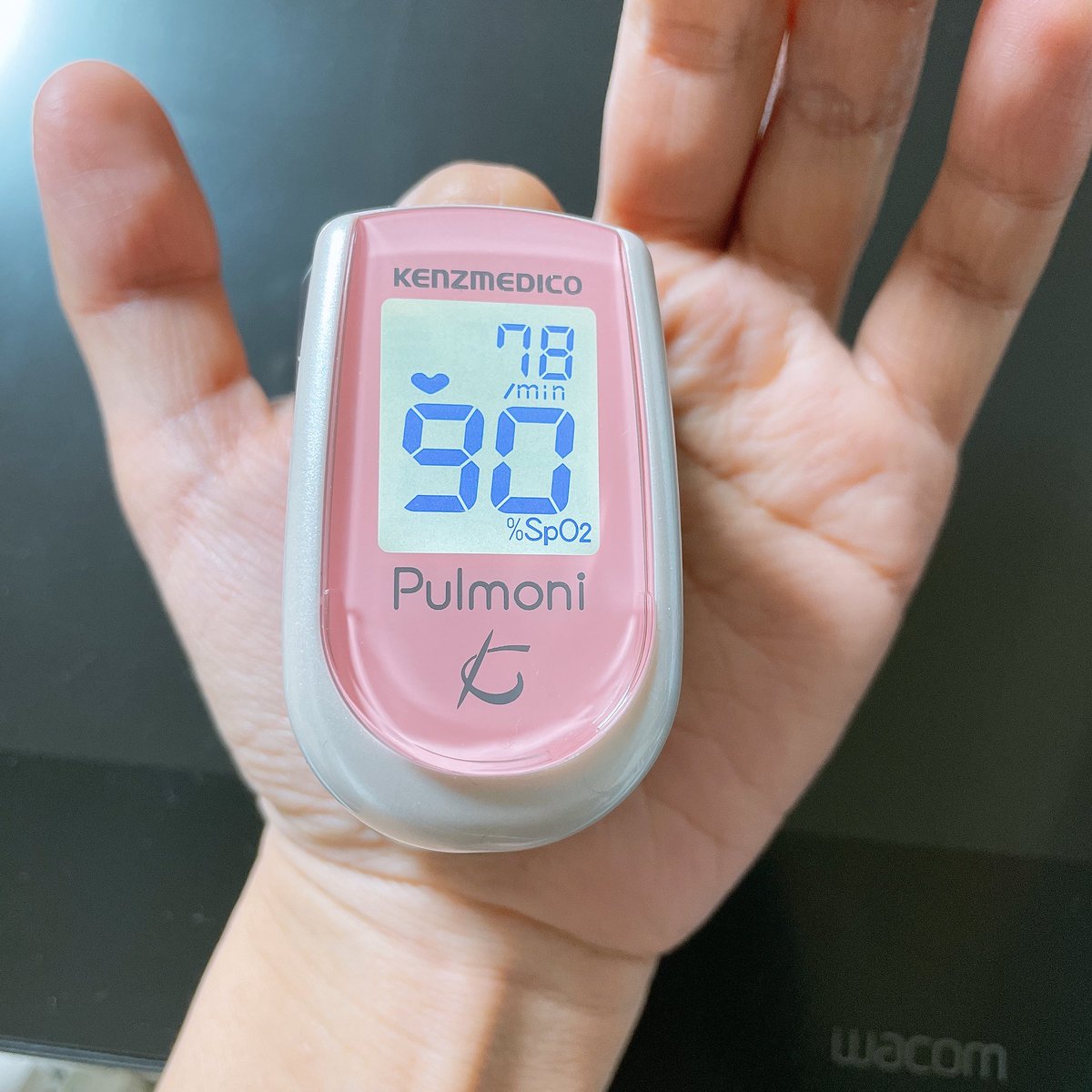 まぁ、安静時でこんなんなので…(動くと普通に80%切る)息切れもするし、唇とか手がすごい色になります(笑)

酸素なしで普通に歩いてるのに驚かれるレベルの数値😂 https://t.co/5JQuw8TGHD