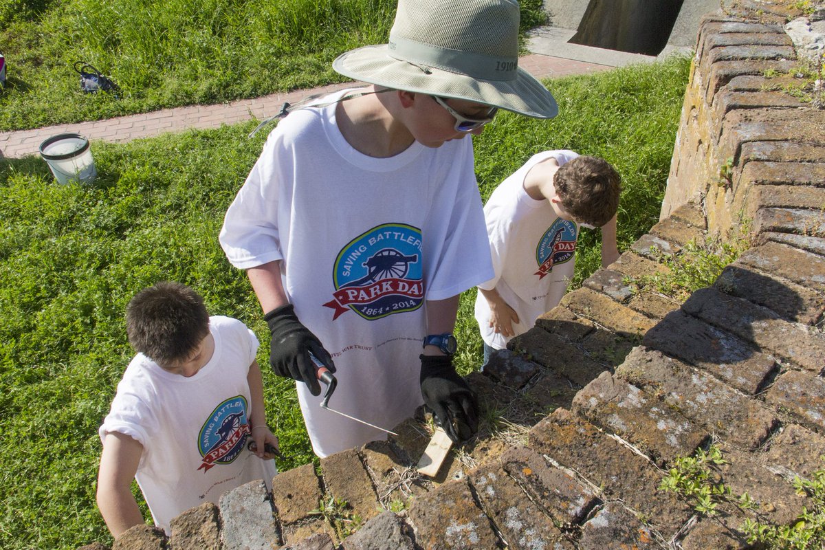 Fort Pulaski will host a Park Day service project on Saturday, 4/15, from 9 AM to 11:30 AM. This is a family-friendly event with work for all ages and abilities. Help Fort Pulaski remains clean and pristine! REGISTRATION REQUIRED: ow.ly/SG7b50NIizw #Park Day #FindYourFort