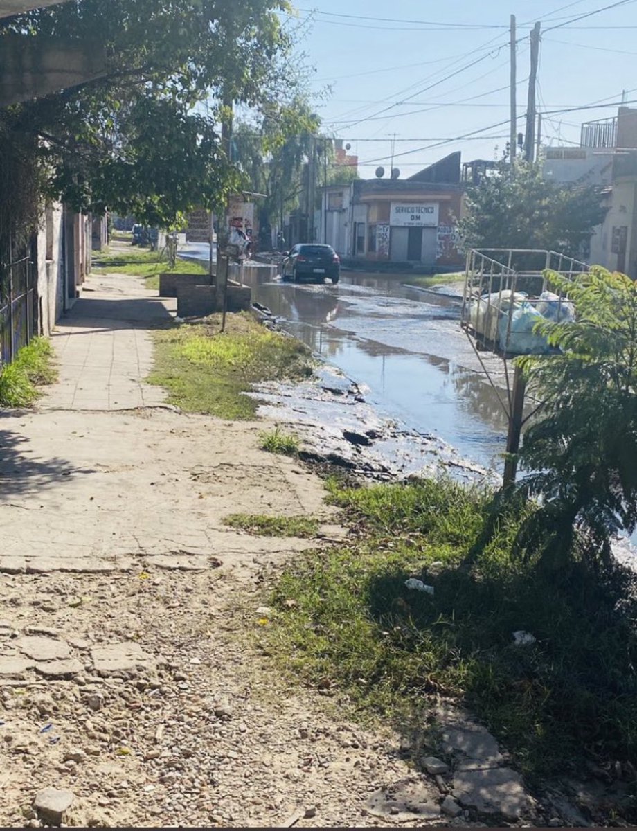 JazVany's tweet photo. pedimos xfavor una solución al agua !! Es junta de mosquitos y esta en riesgo nuesta salud ! Calle 898 esq 859 solano @QuilmesMuni @mayrasmendoza @infodequilmes @DiariodeQuilmes https://t.co/ZXrPfHL8Mk