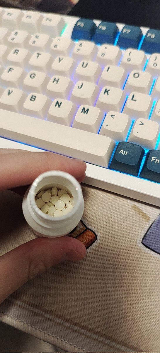 VesnaKhan's tweet photo. 我这边没有那么花里胡哨的药片，只有反馈最好的药品，三唑仑，千岛片，到货。有需要＋QQ：2774840232 ，可以货到付款。
支持拍照验货
#安眠药 #三唑仑 #昏睡 #迷玩  #迷药  #迷奸 #千岛片 https://t.co/C7RmfX4Bqz
