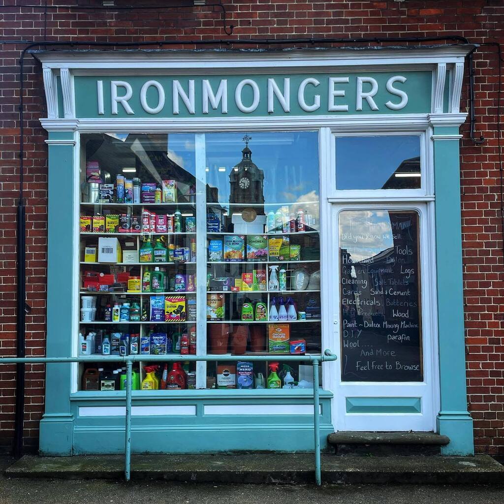 chazzer's tweet photo. Ironmongers https://t.co/DIAJep57wn https://t.co/b11fPro0Au
