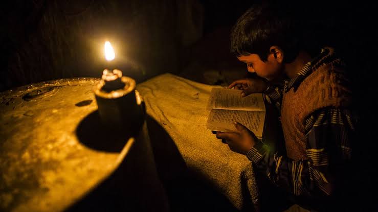 Akshayshcoder's tweet photo. #India is on the path of progress, but my house is still in the dark. Spent countless hours at the #Bihar #samastipur electricity office, but still no solution in sight. It's disheartening to see electricity being neglected #NoElectricity #BasicAmenities @NitishKumar @SEVA_NBPDCL https://t.co/K3X5gzs2ao