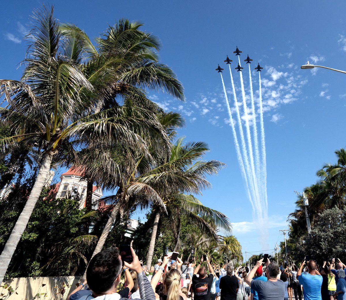 thefloridakeys's tweet image. Onlookers point their smartphones to the sky as the U.S. Navy’s Blue Angels fly over Duval Street in Key West. The elite military air unit is to be featured during this Saturday and Sunday's “Southernmost Air Spectacular” at Naval Air Station Key West.

📸: Rob O’Neal