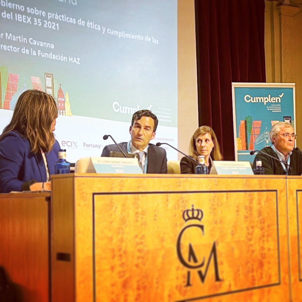 DavidLopezMedin's tweet photo. #8ENCUENTROCUMPLEN turno para el informe de transparencia y buen gobierno sobre prácticas de ética y cumplimiento en las empresas del ibex 35 con Isabel Gonzalez Alfaro , Lidón Safont Sanchez y Javier Martín Cavanna #empresas #CUMPLEN #FUNDACIONHAZ #IBEX3 #compliance https://t.co/BJMDLaCEHd