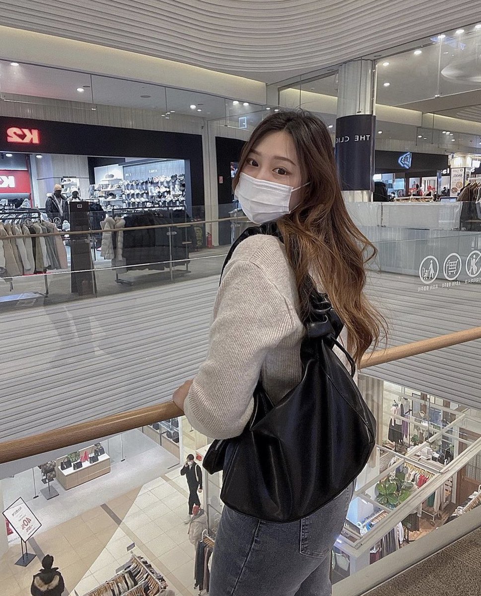 plsSitdownshop's tweet photo. LONNE กระเป๋าจากเกาหลีราคาดีจนใจเจ็บ 🫶🏻

กระเป๋าปรับสาย cross body ได้ ลด 60%
เหลือ 990฿ มัดจำ 500฿
มี 4 สี

💌ค่าส่ง 50฿
✈️รอสินค้า ~2weeks

#พรีออเดอร์เกาหลี #พรีเกาหลี #พรีออเดอร์กระเป๋าเกาหลี #lonne #lonnebag https://t.co/A7Y17qn4Oh