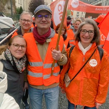 CNaveBekhti's tweet photo. Avec @Sgen_CFDT_OT et toute la @CentreCfdt à Tours parce que #64ansCestNon #64AnsCestToujoursNon partout en France dans des cortèges toujours déterminés, solidaires, interprofessionnel pour cette 12eme journée nationale d'action 🟠🟠🟠 https://t.co/4BmKHqdVD8