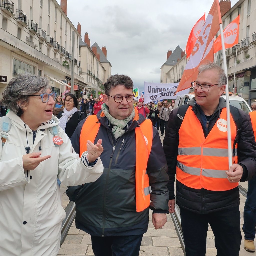 CNaveBekhti's tweet photo. Avec @Sgen_CFDT_OT et toute la @CentreCfdt à Tours parce que #64ansCestNon #64AnsCestToujoursNon partout en France dans des cortèges toujours déterminés, solidaires, interprofessionnel pour cette 12eme journée nationale d'action 🟠🟠🟠 https://t.co/4BmKHqdVD8