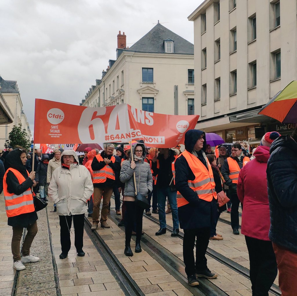 CNaveBekhti's tweet photo. Avec @Sgen_CFDT_OT et toute la @CentreCfdt à Tours parce que #64ansCestNon #64AnsCestToujoursNon partout en France dans des cortèges toujours déterminés, solidaires, interprofessionnel pour cette 12eme journée nationale d'action 🟠🟠🟠 https://t.co/4BmKHqdVD8