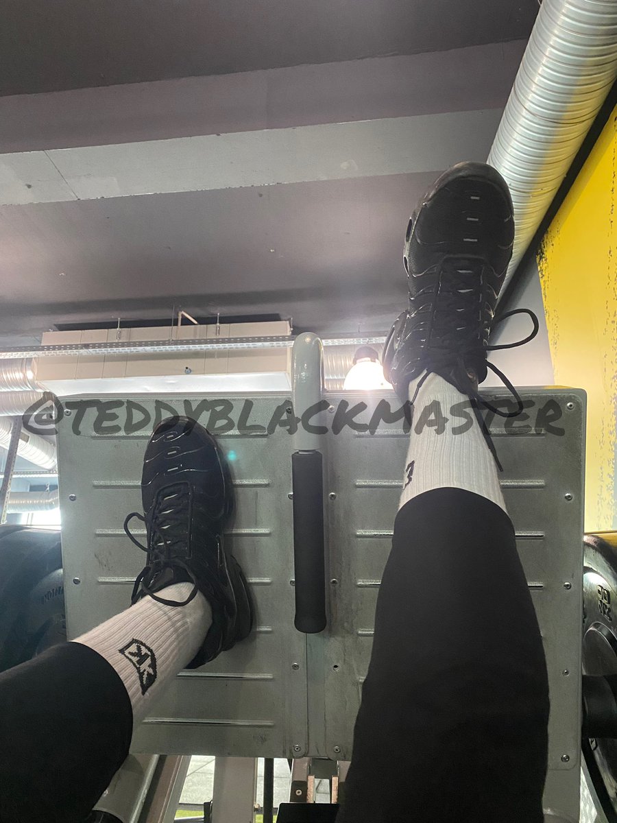 750 € 💶 de racketter et ça continue !!!

Trop bon de profiter de ce fric bande clebs 🐕

#findom #cashmaster  #moneyslave #cashmeet #slowdrain #feetmaster #feetslave #feetfetish #find #paypigs
#lockedslave #chastity #lockedboy