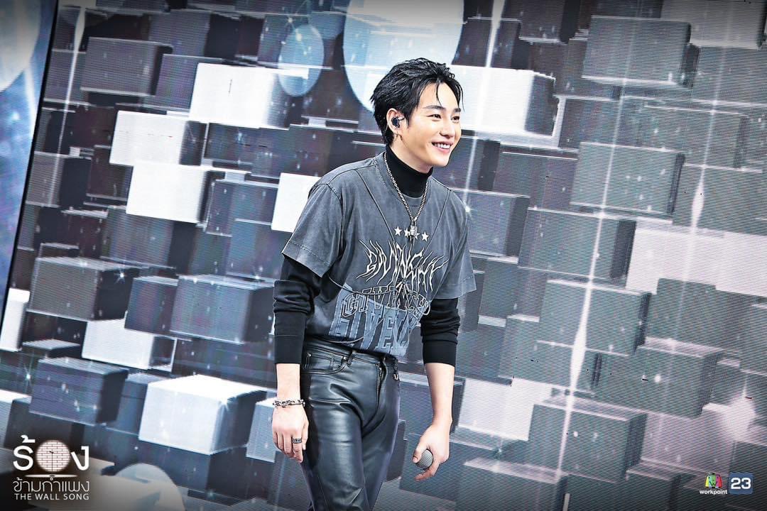 kanitha_a4's tweet photo. มีใครสังเกตมั๊ย

- ตอนเป๊กออกจากหลังกำแพง หน้าจอเป็นรูปหัวใจสีชมพูเต็มหน้าจอ
- ตอนกันต์พูดแซว ทีมงานไม่ดูดเสียงคำกันต์ ออก แต่ดูดเสียงให้เป๊ก

รายการนี้น่ารักกับน้อลมาก รู้สึกพิเศษ ขอบคุณทีมงานทุกฝ่ายจริงๆ ค่า

#เป๊กผลิตโชค 
#PeckPalitChoke
#TheWallSongxPECK
#ร้องข้ามกำแพงxPECK https://t.co/6HXZ1ezl1T