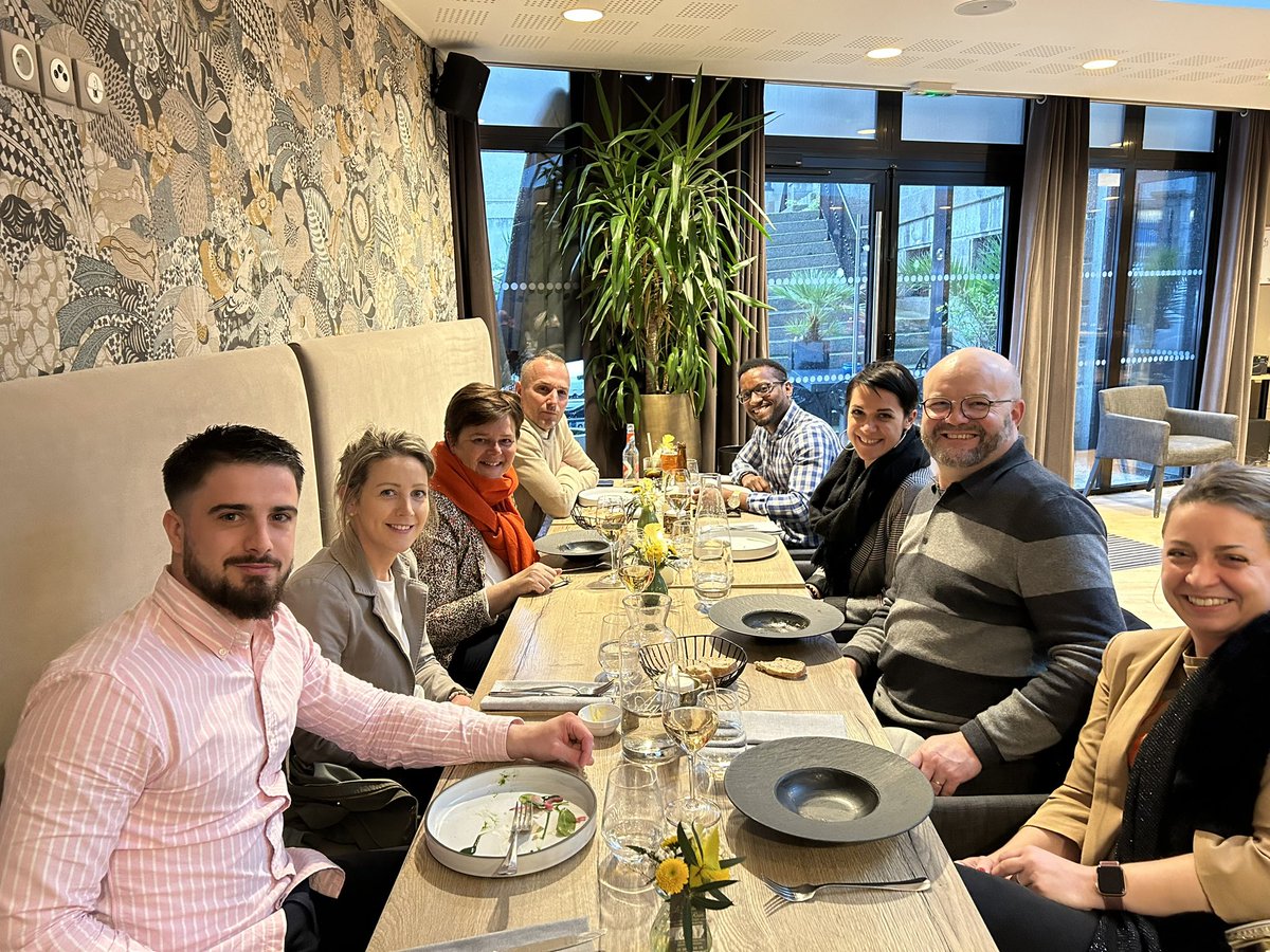 CmbPloufragan's tweet photo. Réunion Cinq autour de la recommandation et de la satisfaction Client en commun avec @cmbpaysgouetlie
Plein d’idées et d’envie !
Merci @gwen_lemenelec pour l’intervention 
@CreditDd22 @CMBdevcoDD22 https://t.co/r0lSb3yLYB