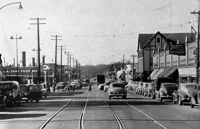 LiterateIndy's tweet photo. Broad Ripple Avenue, 1949.

(Broad Ripple History) https://t.co/2fLCW4JQ6Q