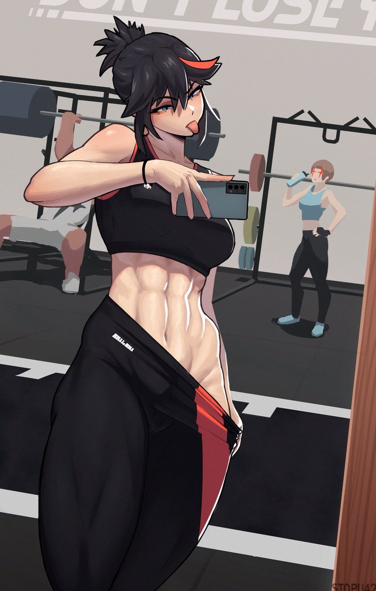 ThicccGothGirl's tweet photo. 📲 »Check Out my progress«

And with this Blair posted her gym Selfie online. She Always was more on The sporty Side, but recently she started to put more Work into it, and after a few months she became what some people called a "Muscle Mommy". https://t.co/K6ysFT0SDt