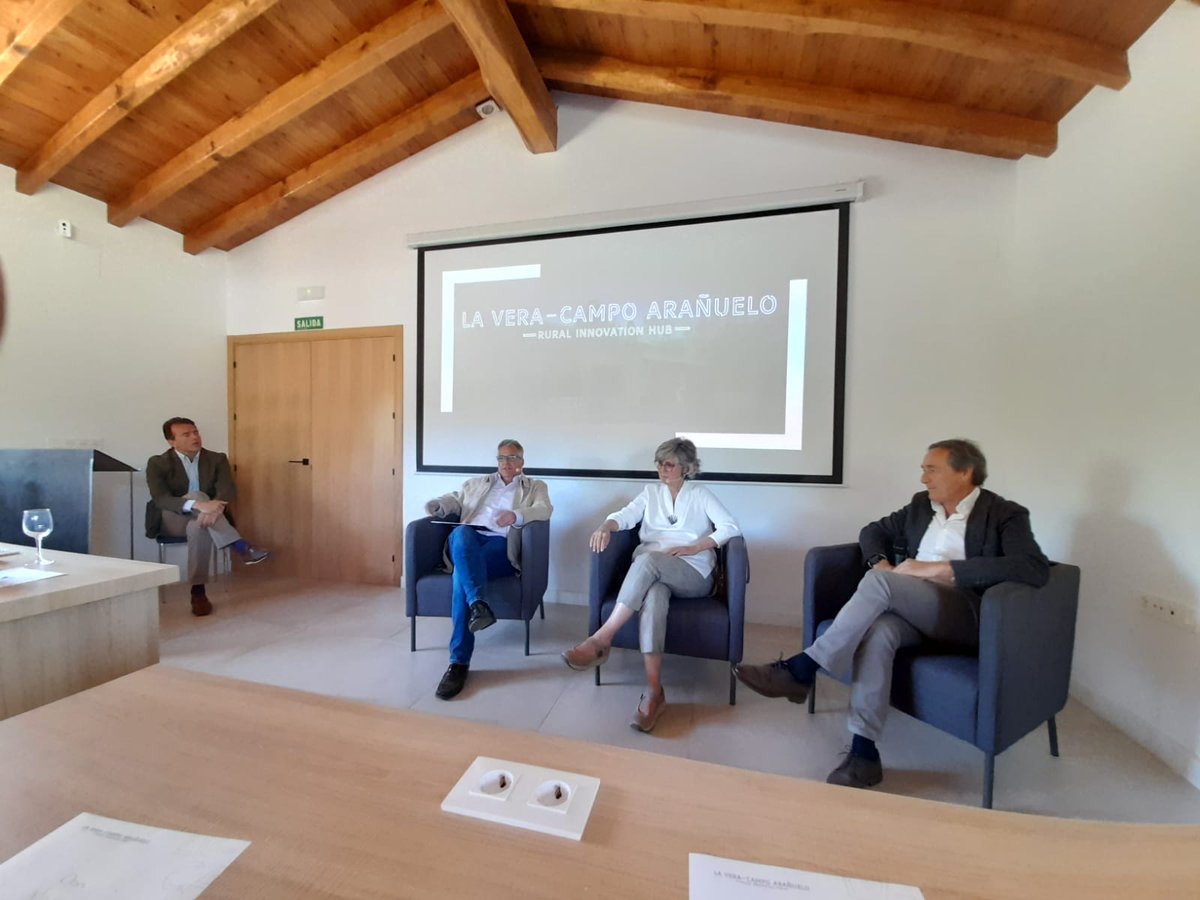 ADICOVER1's tweet photo. Quintín Correas, Director-Gerente de Adicover, participa en la mesa redonda sobre Innovación, Desarrollo Rural y Empleo, en el acto de inauguración del proyecto Rural Innovation  Hub La Vera-Campo Arañuelo. https://t.co/JkDtslawaY