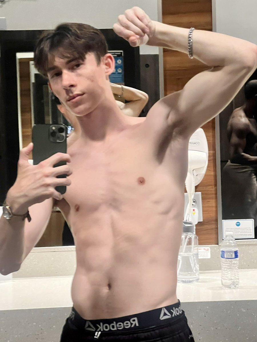ModelMenUS's tweet photo. gym done ✅ time for cardio
limited time 65% off for newbies                               https://t.co/Z61rIQXUz3 https://t.co/eJOZBLjA7m