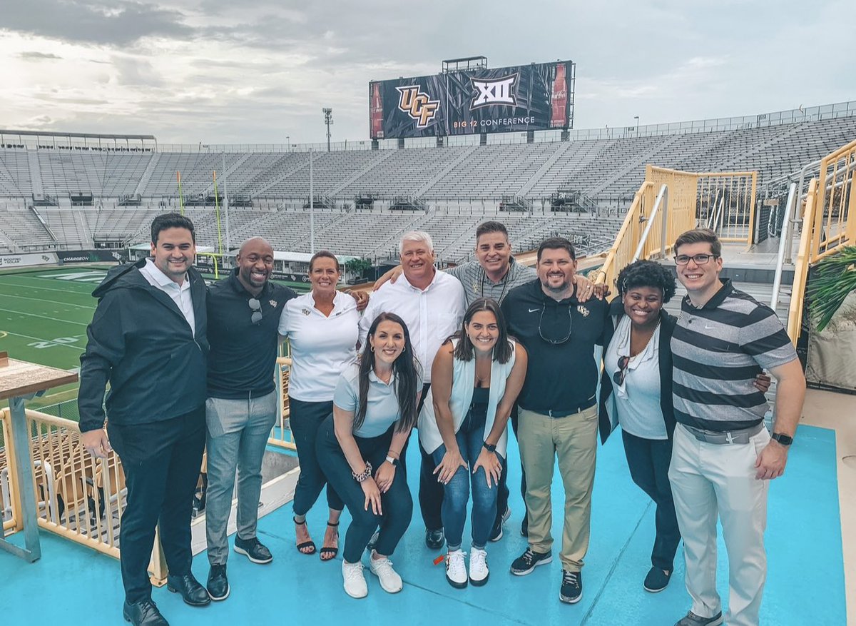 All in a days work! Love this team 💪🏼 #UCFDayofGiving @ChargeOnFund