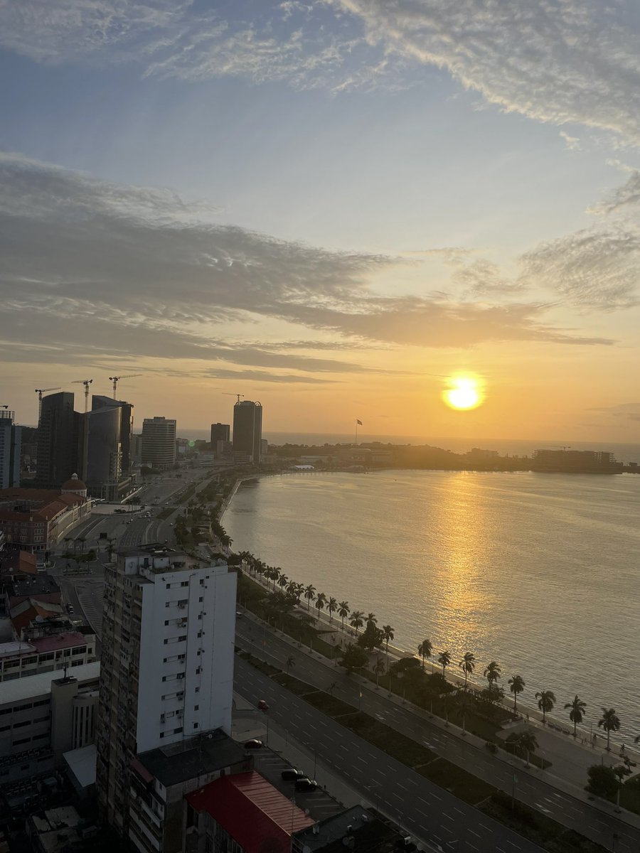 albarr77's tweet photo. #Sundowners #africansunset #luanda
Last weekend in Angola. https://t.co/f4UwhPgWaq