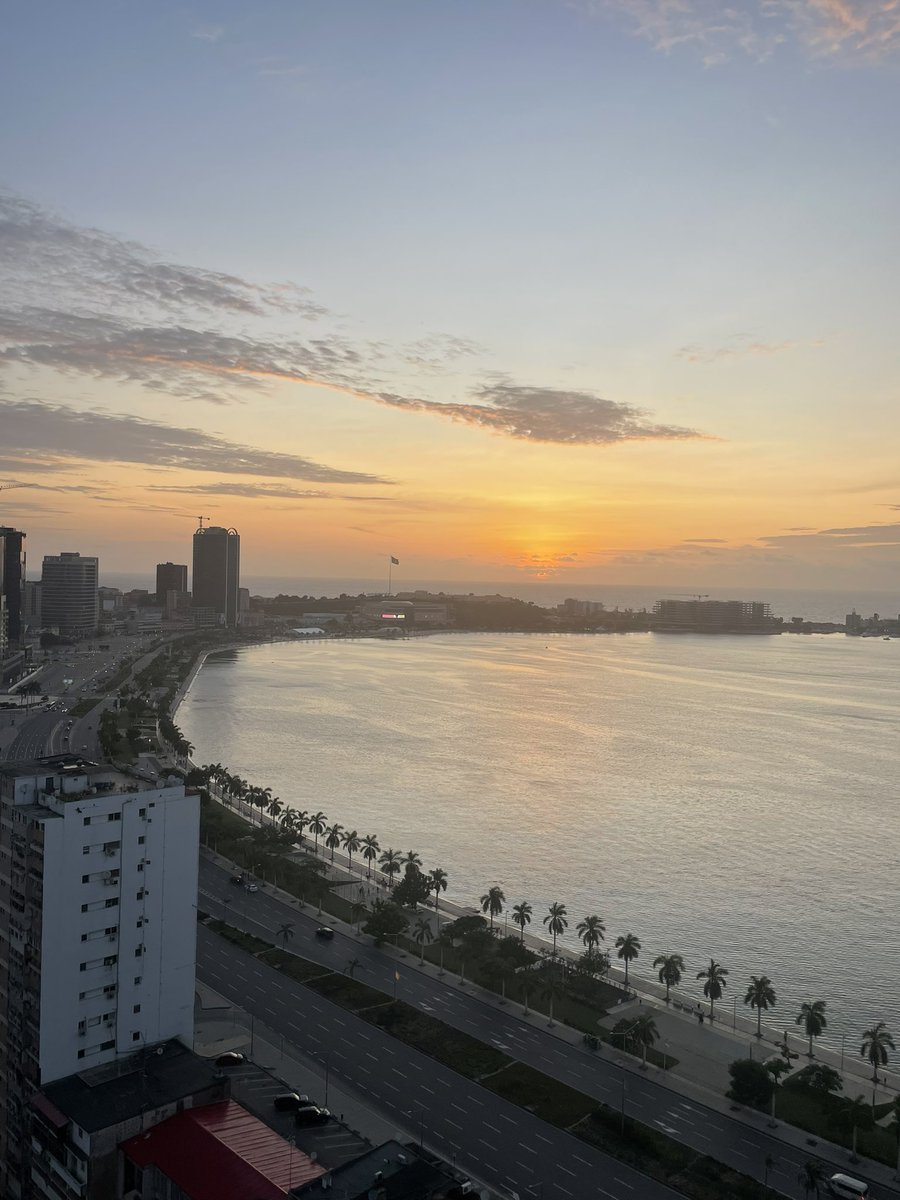 albarr77's tweet photo. #Sundowners #africansunset #luanda
Last weekend in Angola. https://t.co/f4UwhPgWaq
