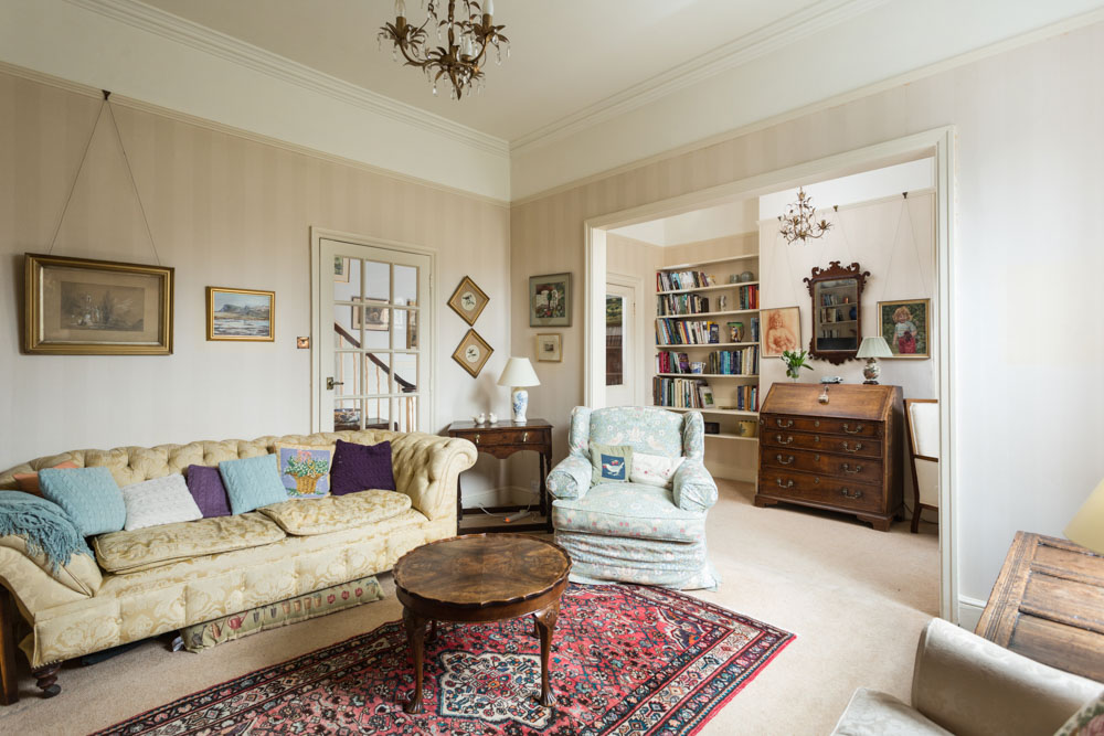 Blenkinandco's tweet photo. Under the same ownership for nearly 50 years and only 3 owners since built in the 1870s, this charming townhouse off Bootham in the historic city of York has a walled garden & garage - OIEO £725,000. https://t.co/rknVNzKrvm
#BurtonStoneLane #Bootham #York #CityCountryCoast https://t.co/qfOT0jTiij