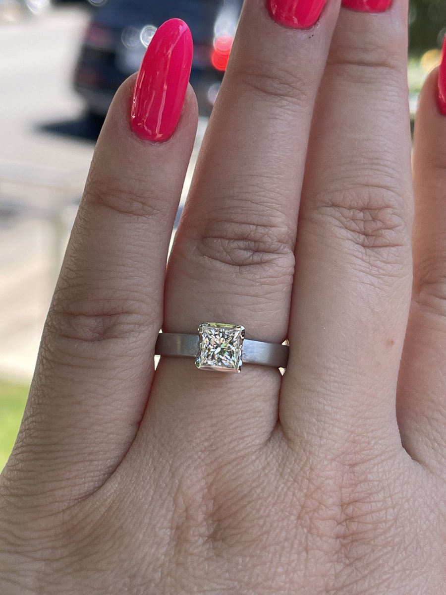 acredoUSA's tweet photo. "acredo rings are not just a symbol of love, but also a reflection of your individual style. Crafted with precision and care, acredo rings are the perfect expression of your commitment. #acredo #weddingrings #engagementrings #individuality #craftsmanship #love" https://t.co/OF8dLqXy7d