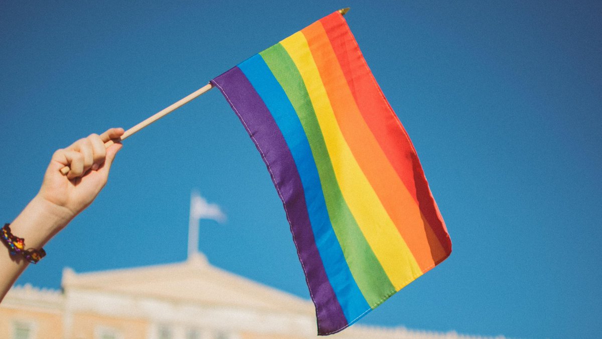 GLZoetermeer's tweet photo. Afgelopen weekend zijn in Eindhoven LHBTI+ jongeren op een nare manier belaagd. @COCNederland roept op om zaterdag massaal de regenboogvlag te hijsen. De @PVDAZOETERMEER en wij hebben de @gemZoetermeer één vraag gesteld: wappert de vlag aanstaande zaterdag ook in Zoetermeer? 🏳️‍🌈 https://t.co/NxHO7bMxoe
