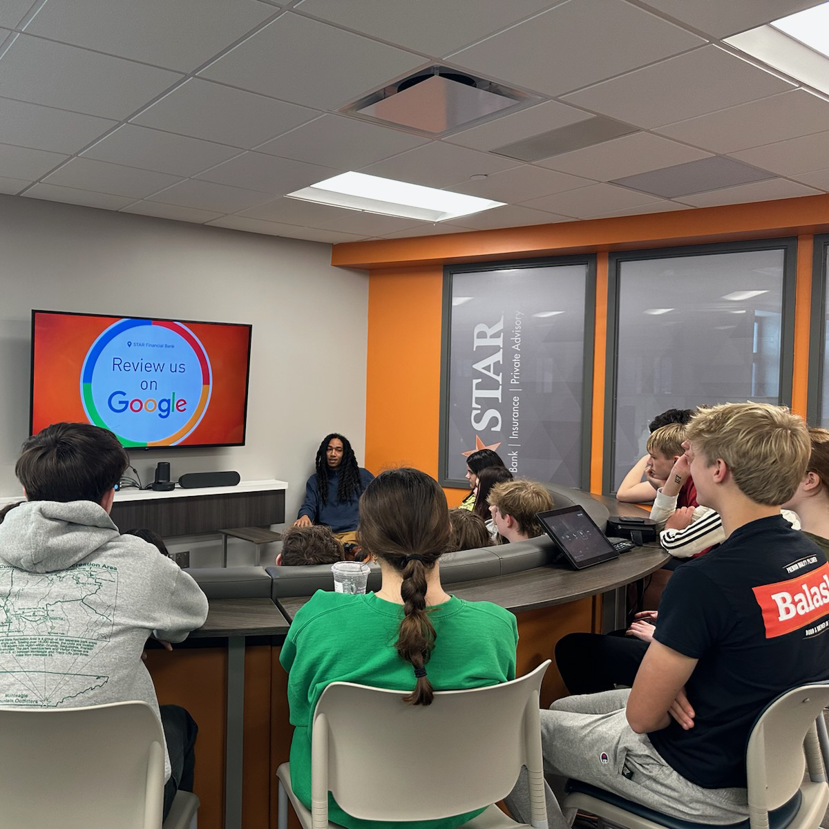 STARFinancial's tweet photo. STAR Personal Banker Tyraine Mabon spent some time with students at our Immersive Learning Branch at Zionsville High School on possible career paths in banking.
#BankOnSTAR #IndianaBornForIndianaBanking #ThinkOutsideTheBank https://t.co/Fzi8dP1EQ8