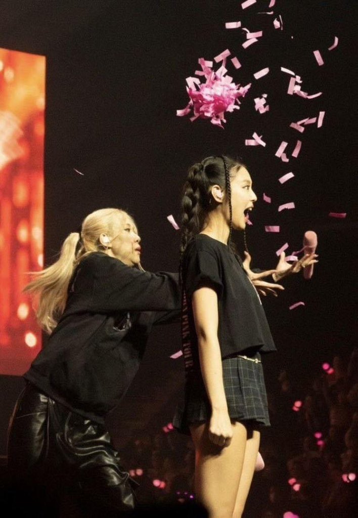 LinhTam30's tweet photo. #WTS #BLACKPINK_BORNPINKENCORE #blackpinkinbangkok #Ticketforsale 
 #BLACKPINK_BORNPINK 
2 tickets E2L- 27th May ( next to each other)
B5- 27th-28th May
Dm for more information https://t.co/aDtO6PTHuF