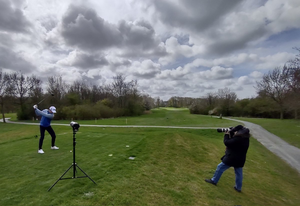 Instructie voor <a href="/GolfersMagazine/">golfersmagazine</a> op Houtrak. Mooie luchten en droog. Ik doe het er voor. Dank <a href="/sandervanduijn/">Sander van Duijn</a> en <a href="/RSpeijer/">Ronald Speijer</a>. #myofficetoday