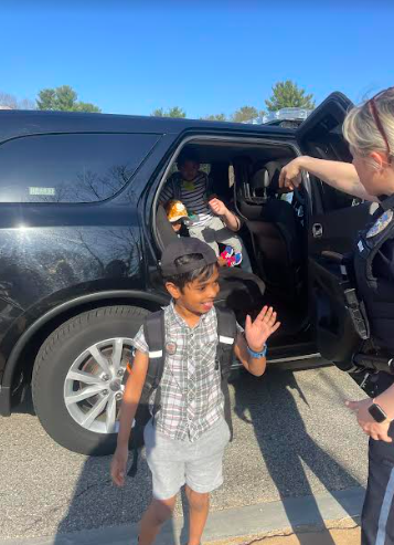 Two Estabees won a trip to school with <a href="/LexingtonPolice/">Lexington Police (MA)</a>  today!    <a href="/EstabrookPTO/">Estabrook PTO</a> 👮👮‍♀️🚔🚨🚓