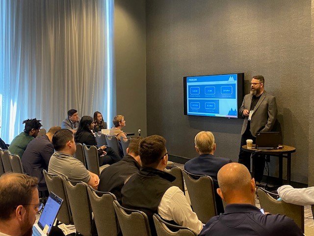 CanCGChicago's tweet photo. #Pitchsessions @InvestMidwest are heating up with #Canadian #Startup 📈 @sawbacktech #DataTech talking about solutions for safer #construction https://t.co/qIKctfNSdU