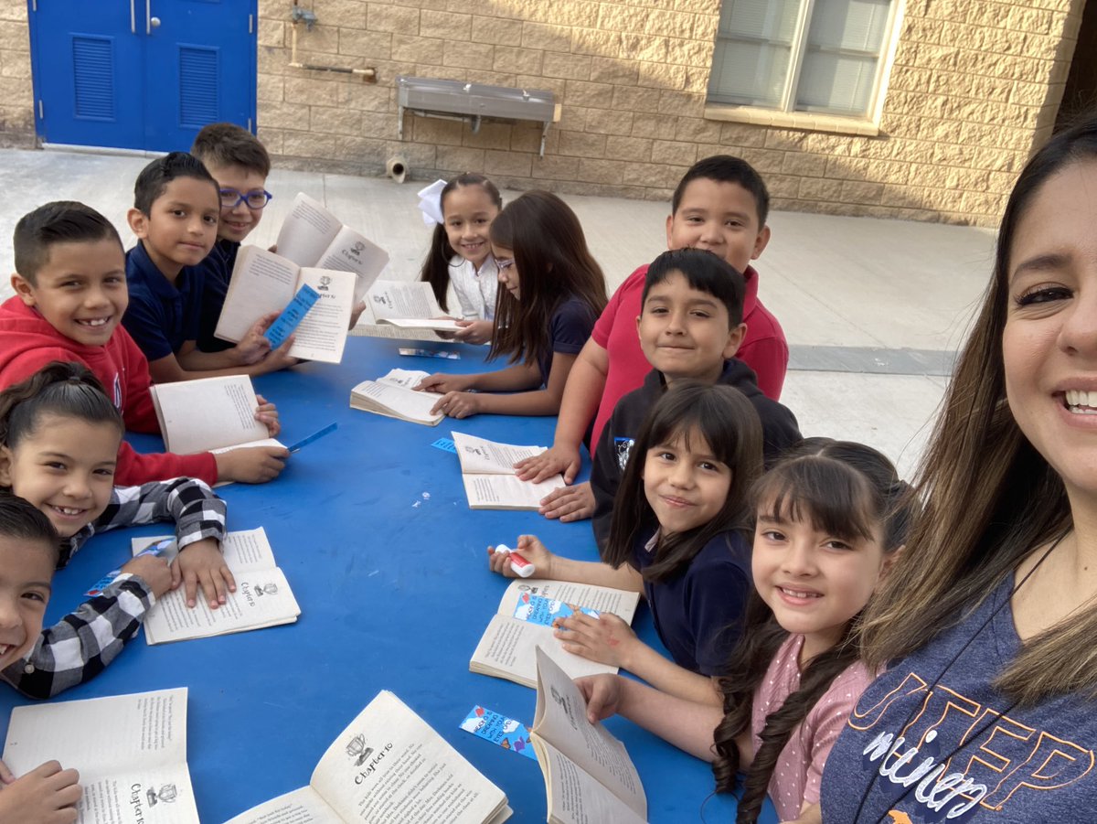 NGHolguin_HDHES's tweet photo. We enjoyed the fresh morning today by reading our chapter book outside. @rmorales_HDHES https://t.co/UV2YQeKadI