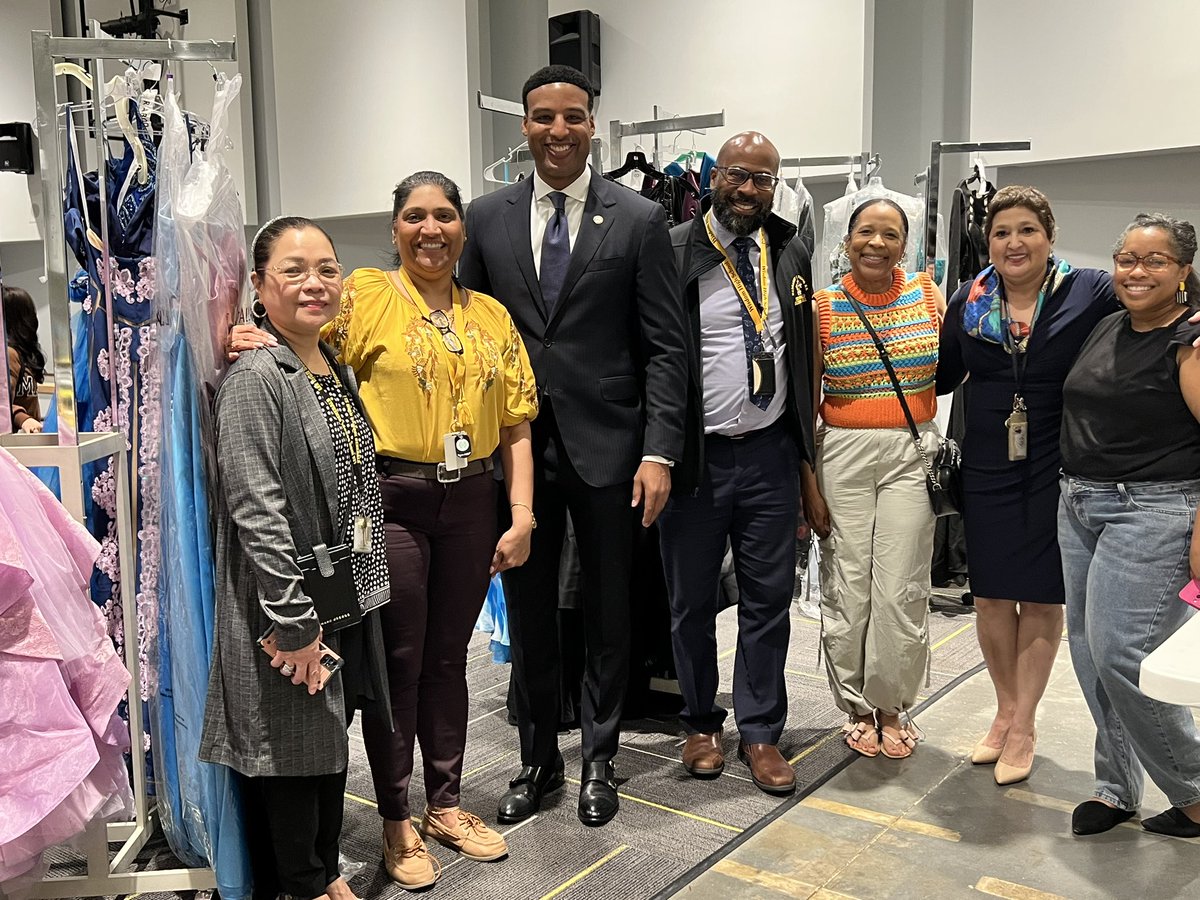 Kenneth Brantley II (@kbrantl19) on Twitter photo Big thanks to District J Councilman <a href="/PollardforHTX/">Edward Pollard</a> in partnership with <a href="/houstonrakday/">Houston Random Acts of Kindness Day</a> and <a href="/RachelAllan/">Rachel Allan</a> for providing prom dresses for our students. The support from our community partners are second to none <a href="/WisdomHS_HISD/">Margaret Long Wisdom High School</a>! 💛🖤💯 <a href="/HISDHighSchools/">HISDHighSchools</a> Big thanks to District J Councilman <a href="/PollardforHTX/">Edward Pollard</a> in partnership with <a href="/houstonrakday/">Houston Random Acts of Kindness Day</a> and <a href="/RachelAllan/">Rachel Allan</a> for providing prom dresses for our students. The support from our community partners are second to none <a href="/WisdomHS_HISD/">Margaret Long Wisdom High School</a>! 💛🖤💯 <a href="/HISDHighSchools/">HISDHighSchools</a>