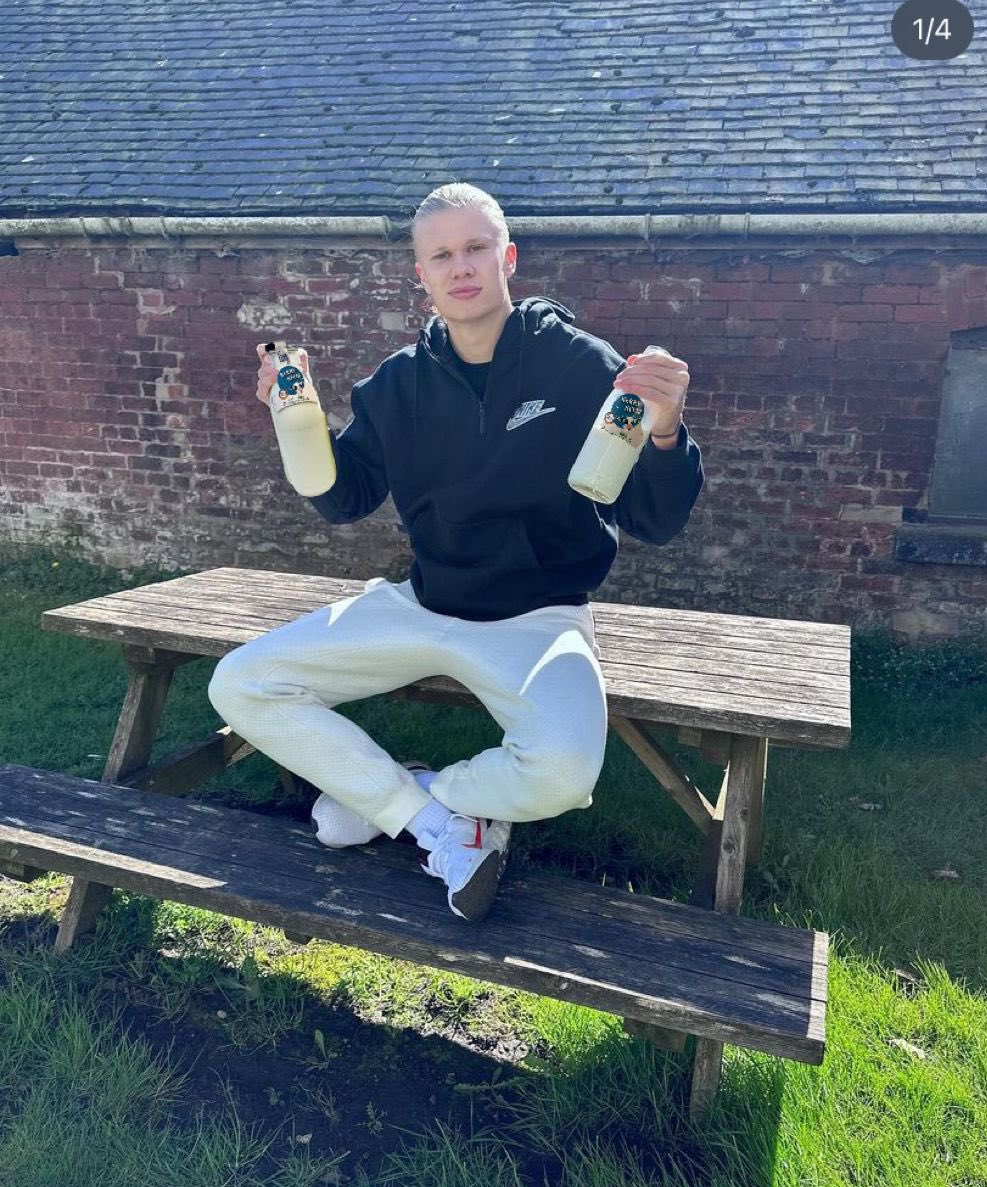 Erling Haaland and his “magic potion” - his words! He just took off the Kerry Kefir labels in his original pics, so we edited them back on for him 🤪 

#erlinghaaland #magicpotion #kefir #magicmilk #mancity