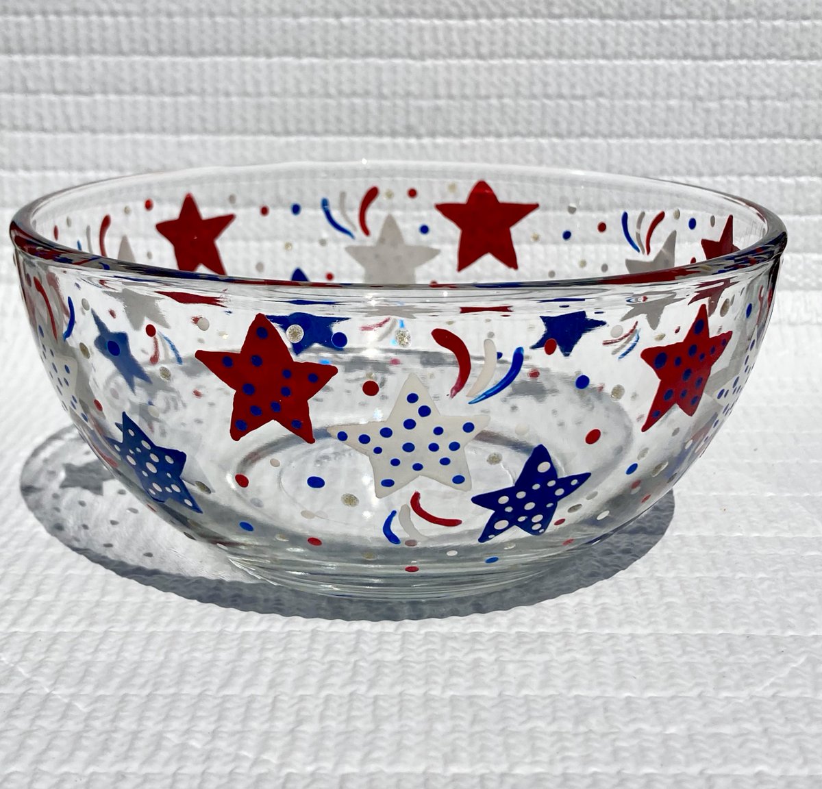 ipaintitpretty's tweet photo. Patriotic holiday bowl https://t.co/pPRY73p9l5 #redwhiteandblue #memorialday #fourthofjuly #SMILEtt23 #candybowl #holidaybowl #americand #redwhiteandbluebowl #homedecor #patrioticdecor https://t.co/j0MunHOjn0
