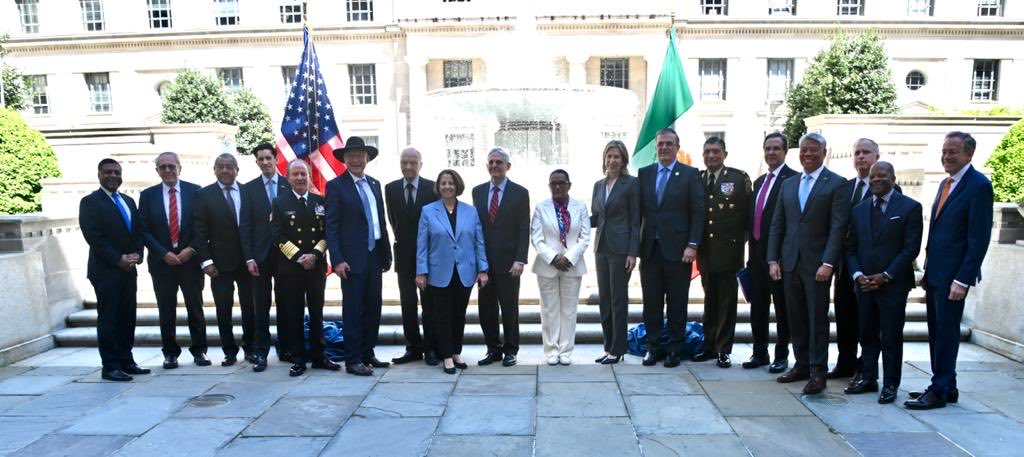 m_ebrard's tweet photo. Culminó reunión bilateral sobre reducción del tráfico de armas y fentanilo en Washington,DC https://t.co/sVHJq0Pu3P