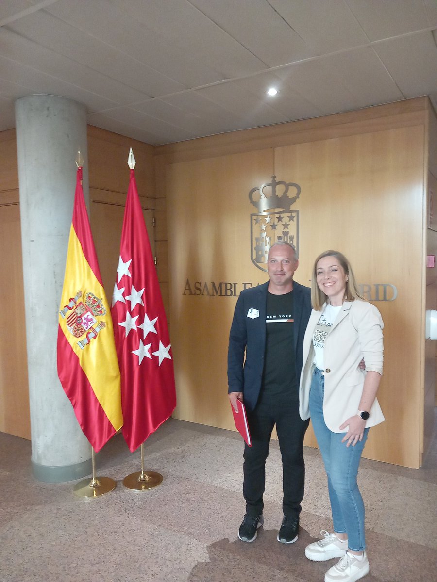 jcggutierrez78's tweet photo. Esta tarde he podido como trabajador de una Residencia Pública dialogar y buscar soluciones a los problemas que atraviesan en la Comunidad deMadrid las Residencias con @Lorenamp82 . Sin duda la persona que más se está preocupando por los mayores y trabajadores de las Residencias. https://t.co/l3D5bUK6Py