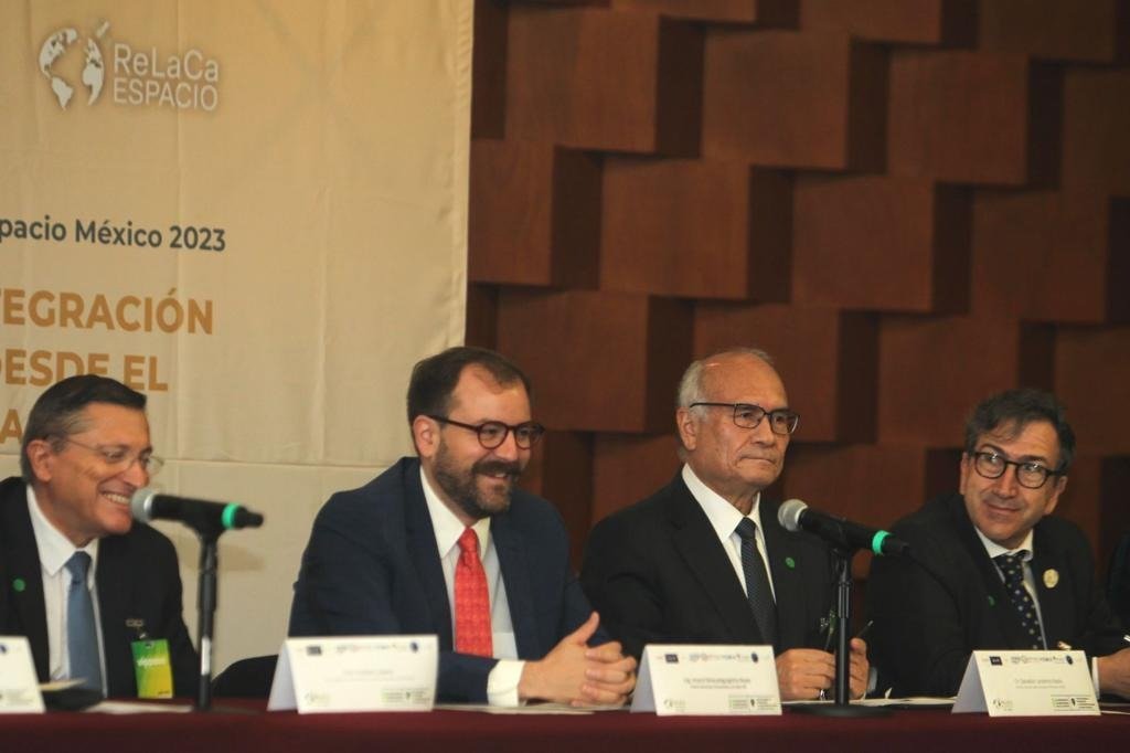 📸 Hoy en el VIII Encuentro Internacional ReLaCa Espacio México 2023, celebrado en la @SRE_mx, se realizó el foro «Fortaleciendo la integración latinoamericana desde el ámbito espacial», con @AgenciaAlce y organizaciones invitadas. 🇲🇽🤝🌎