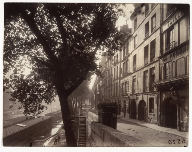 twistopherrobin's tweet photo. #Photography #EugeneAtget Quai d’Anjou, 6h du matin https://t.co/oLj6M8bPZx