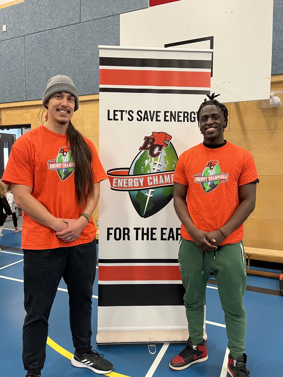 ⁦@BCLions⁩ players Jacob Firlotte from Sts’ailes First Nation and Manny Rugamba, the first Rwandan to sign with the NFL, were super celebrities at Mathxwí today! 🏈 #givingbacktocommunity #energychampions ⁦@FortisBC⁩ ⁦@AbbotsfordSD⁩