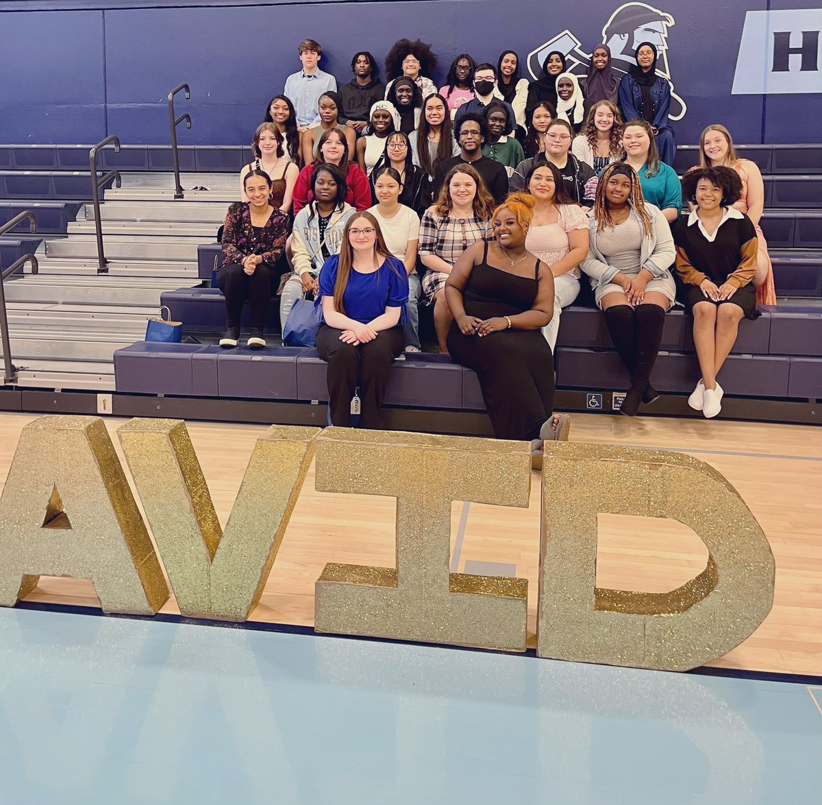 DrDaraEvans's tweet photo. 🎉Congratulations Northtown AVID Seniors🎉 I couldn’t ask for a better group of seniors! Love you all! 💜🐝@AVID4College @NorthtownNews https://t.co/OZ3YKgpbpN