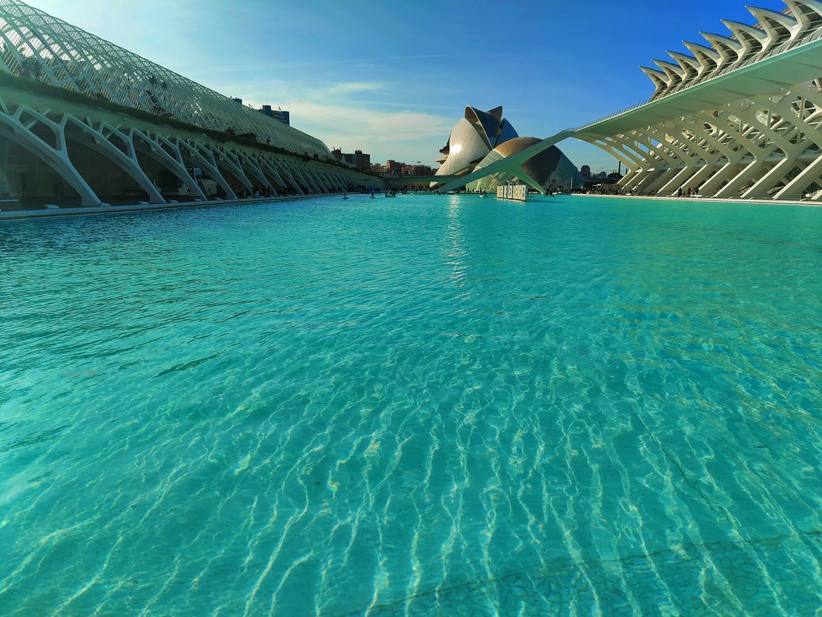 JLGLlagues's tweet photo. València no s'acaba mai. I té escenaris dignes de star wars... #ciudaddelasartesylasciencias #andor #starwars #valència #water #cityshots #citylandscape #cityphotography #cityscapes #urban #urbanphotography #ciutatdelesartsilesciències #picoftheday #photooftheday #phonography https://t.co/l3FsV0oVRF