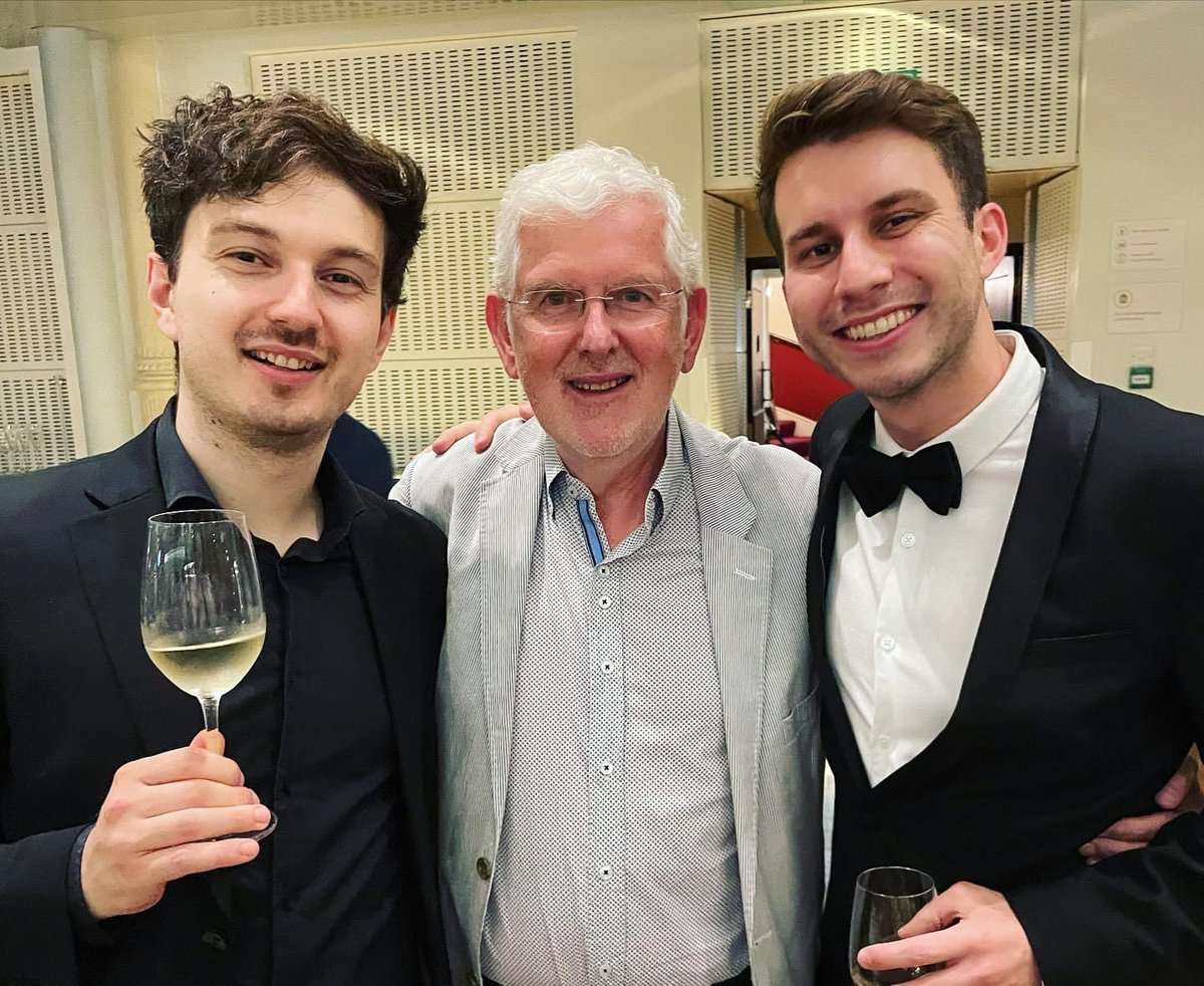 michaelpapopera's tweet photo. The ROH orch making sure Paul Wynne Griffiths got some well-deserved recognition before Act 3 of #ROHTurandot in his last scheduled performance with the company before his retirement at the end of this season. An unbelievably experienced, kind &amp; knowledgable conductor &amp; mentor. https://t.co/oERCL1WogH