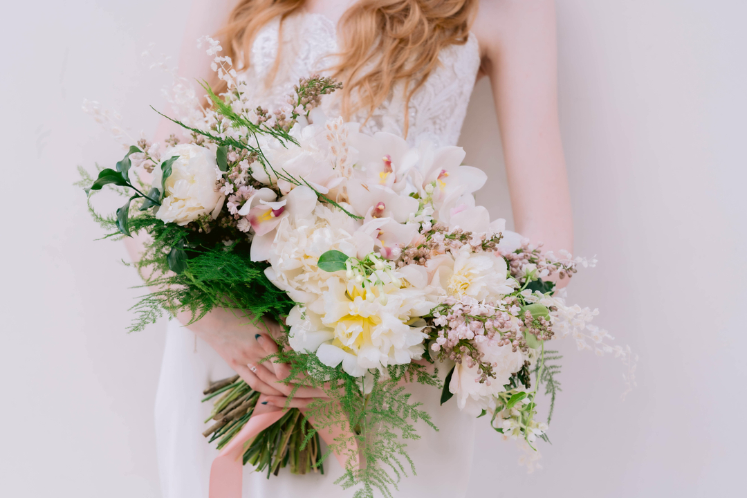 Florals 

Add the finishing touch to any bridal look.

Hair & Makeup: @eiffel_beaute
Photo: @abnerireyes
Gown: @christinawubridal
Floral: @mercy_weddingflorals