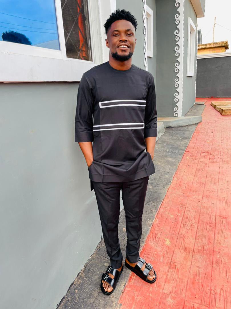 Honsurg1's tweet photo. PLEASE RT🙏🙏🙏🙏

1st Slide: He ordered for a pair of RIZ
2nd  Slide: was when he received the package 
3rd Slide: He rocked our RIZ Slide awesomely.

YOU can as well get yourself a pair for N20,000 only
You can send a dm or WhatsApp https://t.co/Af7Dkbr5wj
Dm to ORDER NOW!!! https://t.co/0YZk23ezJE