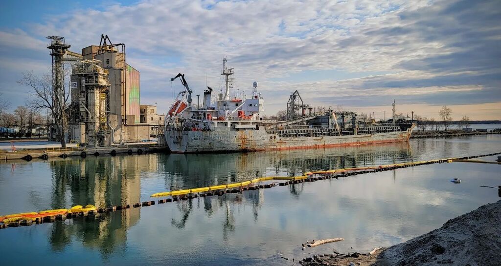 Slightly used...

#toronto #city #the6ix #portlands #ship #water #lakeontario #reflection #rust instagr.am/p/Cq_WwX8vGcd/