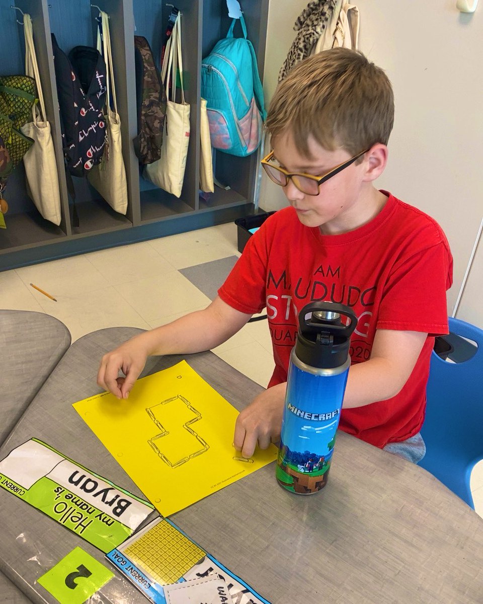 3rdwithMissL's tweet photo. Students used paper clips to find the perimeter of polygons. Then, they used critical thinking skills to create multiple polygons with the same perimeter https://t.co/CNLu5a7se4