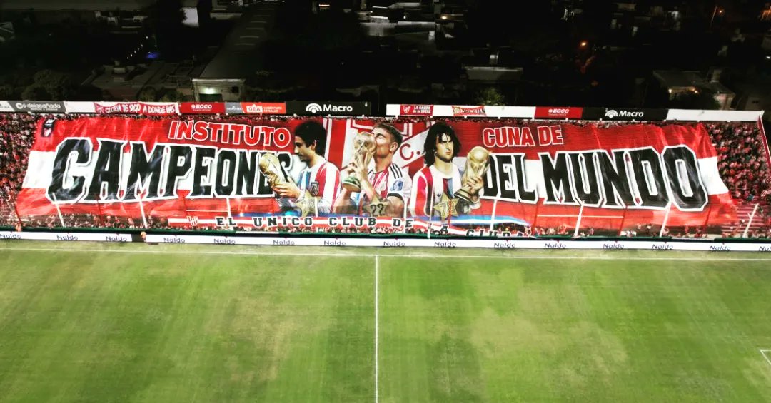 EmiAven19's tweet photo. El telón más lindo del fútbol argentino. Es de Instituto.  🇦🇹 https://t.co/InKGWLwOJd