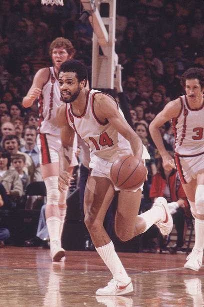 GroovyBallers tweet media