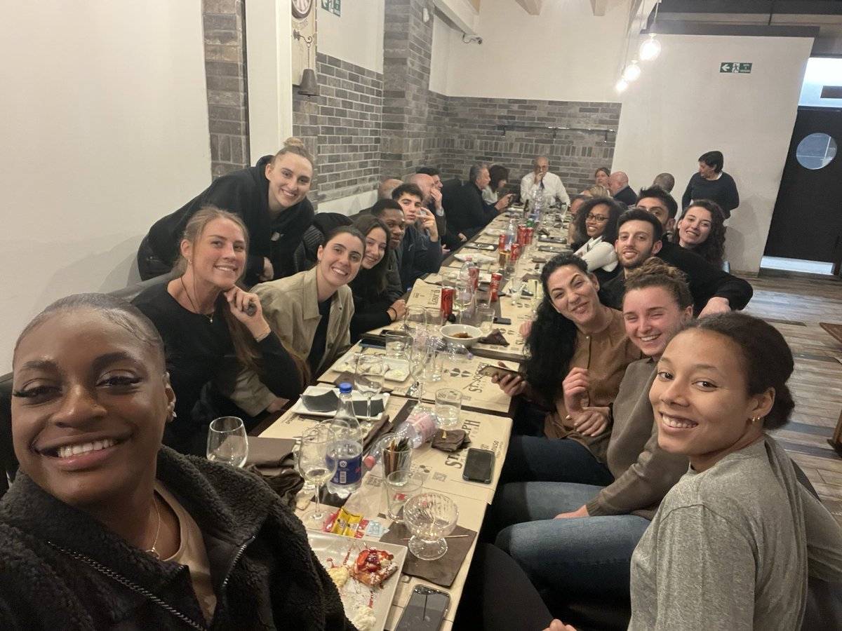 dinamo_sassari's tweet photo. 𝗗𝗜𝗡𝗔𝗠𝗢 𝗙𝗔𝗠𝗜𝗟𝗬
𝗗𝗶𝗳𝗳𝗶𝗱𝗮𝘁𝗲 𝗱𝗮𝗹𝗹𝗲 𝗶𝗺𝗶𝘁𝗮𝘇𝗶𝗼𝗻𝗶

Proud of you🫶🏻

#dinamo #women #sassari #proudofyou #sardegna #casemusprusdeunugiogu #siamsemprequa https://t.co/bJgBR1ZQ0R